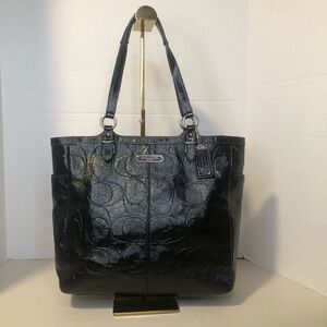 EUC Coach Gallery Embossed Signature C Patent Leather Tote